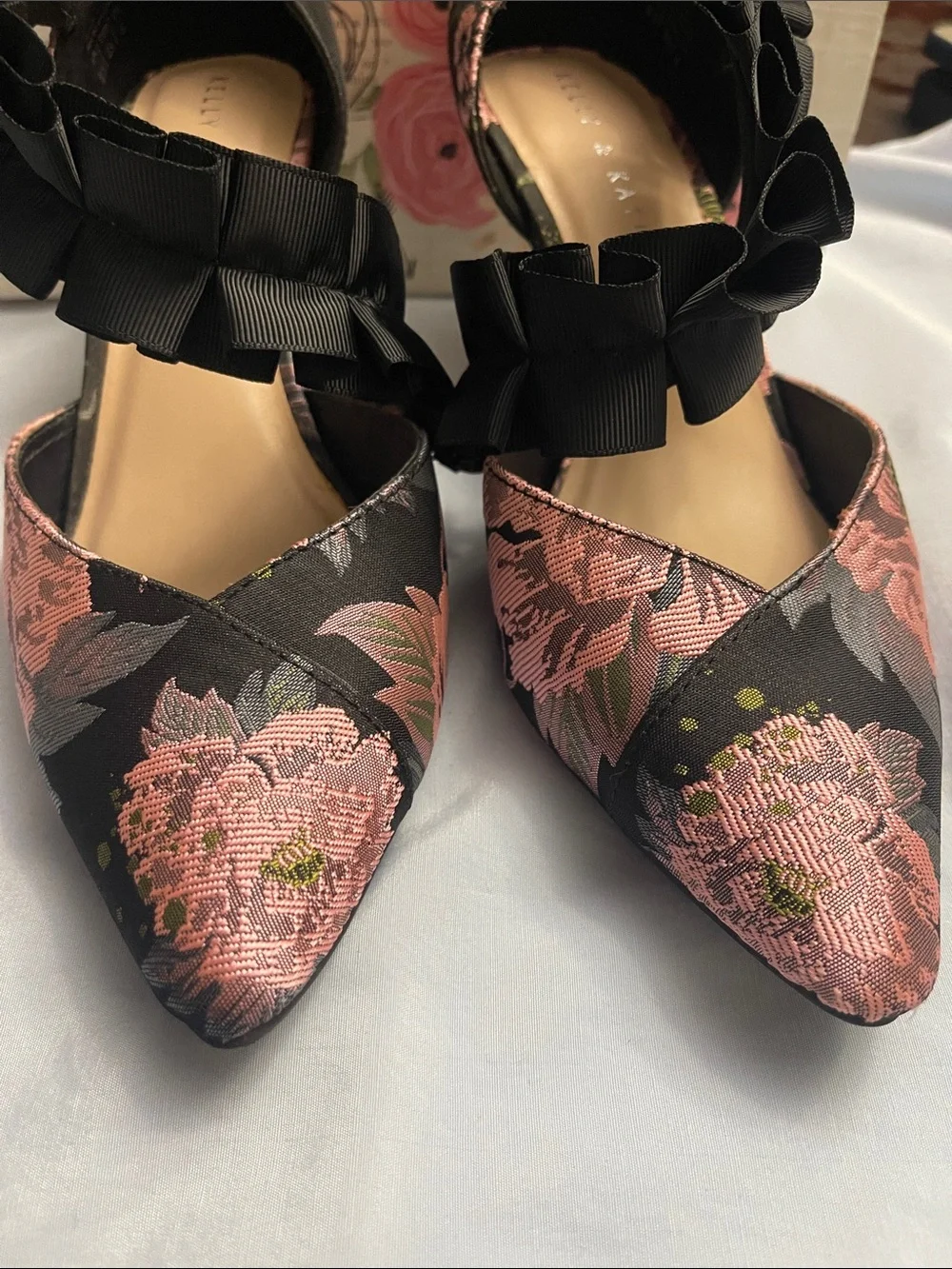 Kelly & Katie Black and Pink Floral Pointed Toe Ankle Tie Heels size 8.5